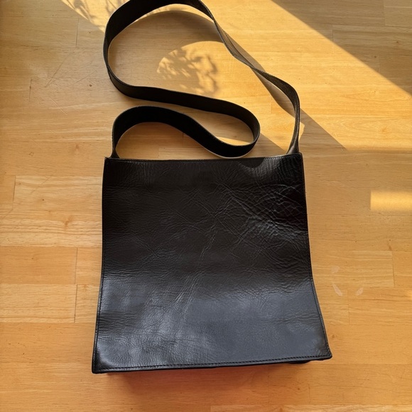 GAP Handbags - Vintage 90s Y2K GAP leather cross body bag